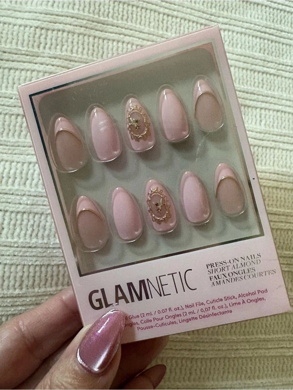 Glamnetic Pink Almond Press-On Nails - Gold Accent Lovers Crest